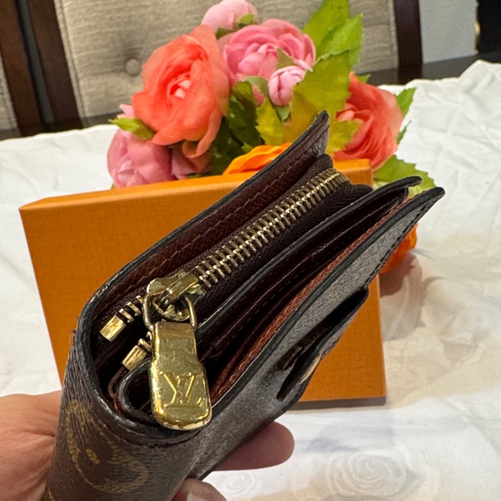 Authentic Louis Vuitton Compact Monogram Wallet - Picture 3 of 12